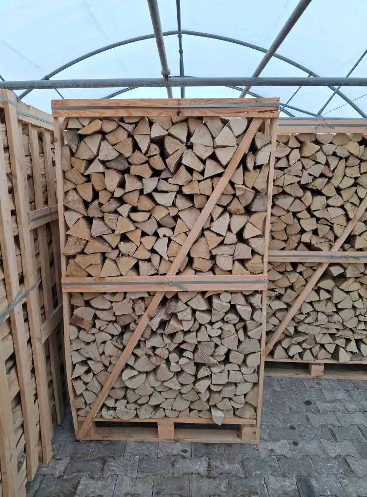 Halbe LKW-Ladung Brennholz – 30 RM kammergetrocknetes Buchenholz, ofenfertig, inkl. Lieferung