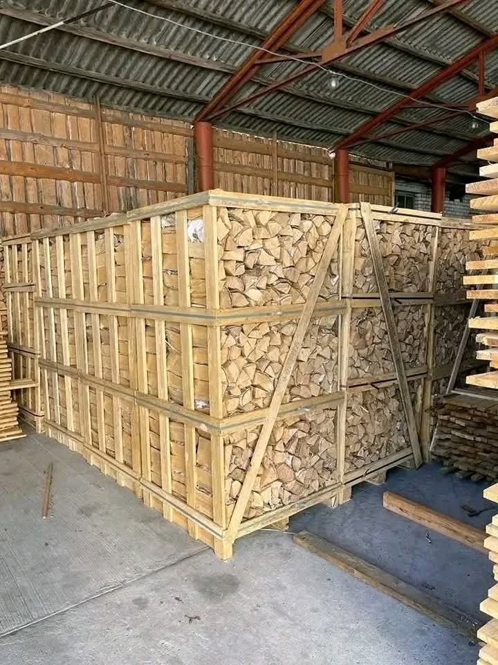 Halbe LKW-Ladung Brennholz – 30 RM kammergetrocknetes Buchenholz, ofenfertig, inkl. Lieferung